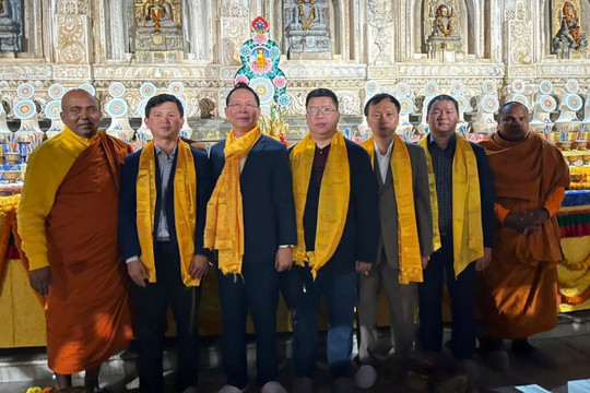 Đồng chí Bí thư Tỉnh ủy Đắk Nông tiếp xúc với Hiệp hội du lịch TP. Bodh Gaya