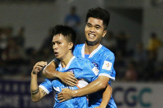 Tiền đạo U23 Việt Nam ghi bàn, CLB Đà Nắng thắng ngược phút bù giờ