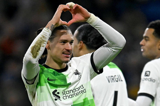 Liverpool tạm chiếm ngôi đầu bảng của Arsenal