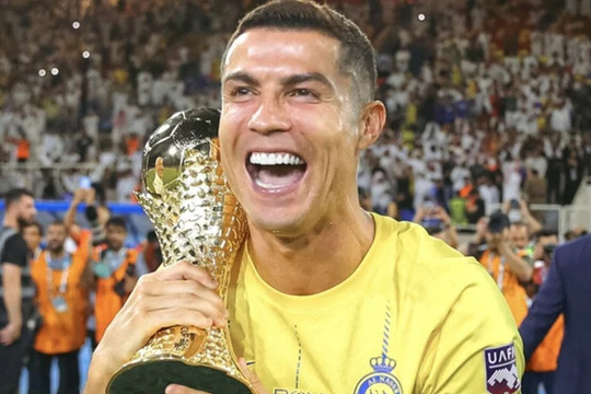 Benzema 'tặng' phạt đền, Ronaldo lên số 1 thế giới