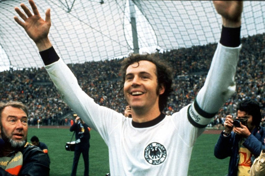 Beckenbauer qua đời: Nhìn lại sự nghiệp vĩ đại của 'Hoàng đế' bóng đá