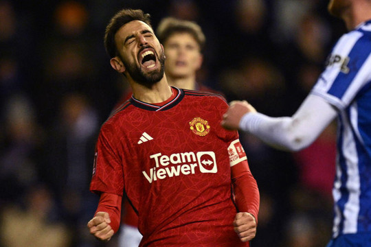Hạ Wigan, Man Utd đi tiếp tại FA Cup