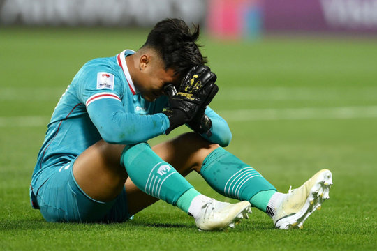 Tuyển Việt Nam gục ngã, cầu thủ Indonesia òa khóc