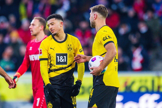 Vừa đến Dortmund, Sancho đã lại gây rắc rối