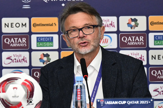 HLV Troussier: Tuyển Việt Nam không gặp may