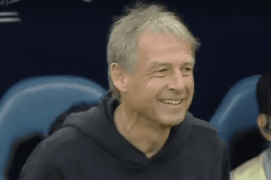 HLV Klinsmann phản ứng lạ, bảng Hàn Quốc có kịch bản khó tin như dàn xếp