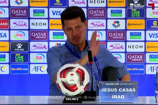 HLV Casas bị tấn công: AFC ra án phạt nhà báo Iraq