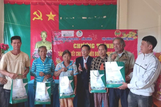 Hội Nông dân Đắk Nông tặng quà tết cho 57 hộ nghèo