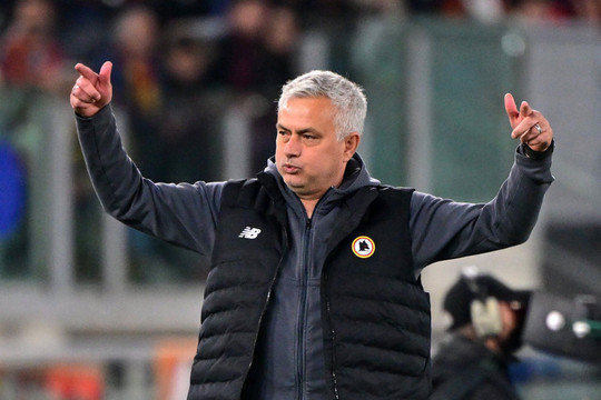 Báo Anh: Mourinho chờ cơ hội trở lại Man Utd