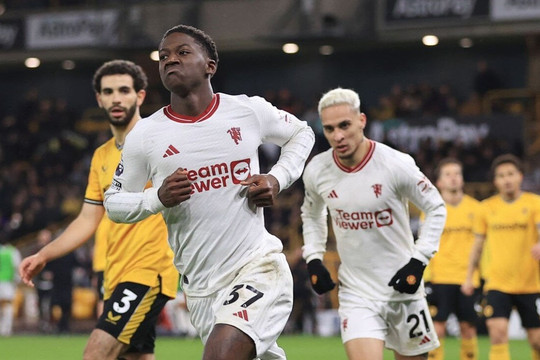 Ghi bàn ở phút 90+7, Man Utd thắng nghẹt thở trong trận đấu 7 bàn thắng