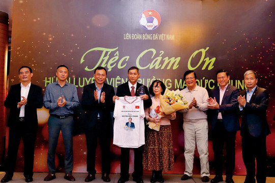 VFF tri ân HLV Mai Đức Chung