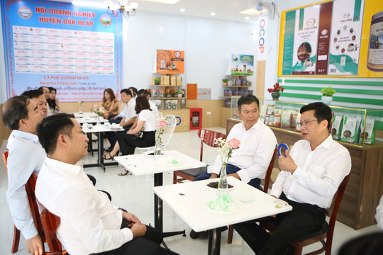 Phó Bí thư Tỉnh ủy Đắk Nông Lưu Văn Trung dự Chương trình “Cà phê doanh nhân” tại huyện Đắk R'lấp