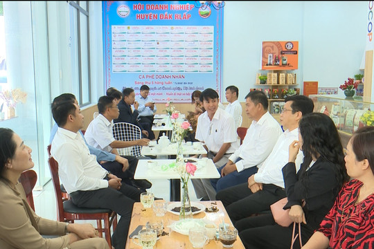 Đồng chí Lưu Văn Trung dự “Cà phê doanh nhân” tại huyện Đắk R’lấp