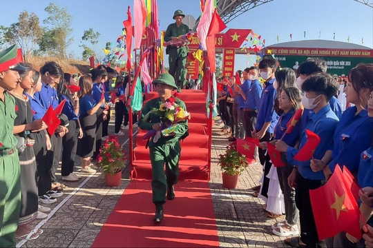 115 thanh niên huyện biên giới Đắk Nông lên đường nhập ngũ