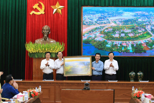 Bộ trưởng Bộ TN-MT Đặng Quốc Khánh chỉ đạo gỡ vướng quy hoạch bô xít ở Đắk Nông