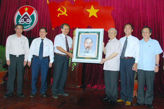 Tổng Bí thư Nguyễn Phú Trọng với Đảng bộ và Nhân dân Đắk Nông