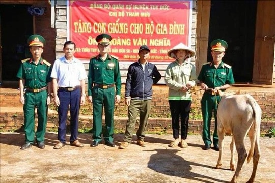 Mỗi chi bộ giúp một hộ dân thoát nghèo ở Tuy Đức