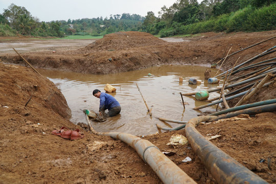 Người dân Đắk Nông chật vật tìm nước chống hạn