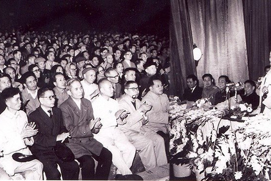 Nâng cao đạo đức cách mạng, quét sạch chủ nghĩa cá nhân