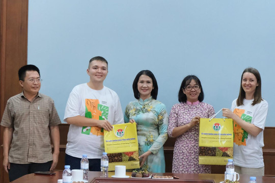 Đoàn công tác Ban Quản lý Công viên địa chất Toratau thăm và làm việc tại Đắk Nông