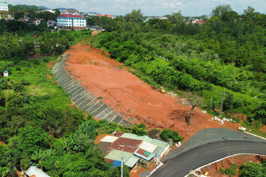 Hàng loạt công trình lớn ở Đắk Nông "đứng hình" vì đất đắp