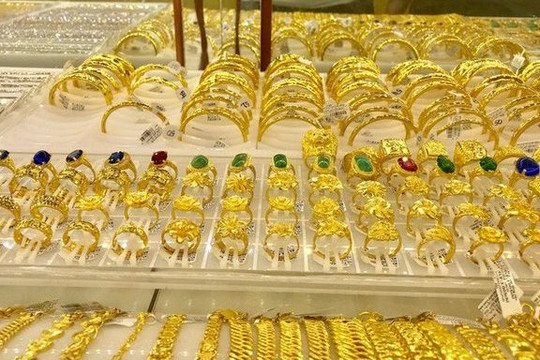Giá vàng hôm nay 8/11/2024: Vàng nhẫn 9999 rơi tự do hơn 5 triệu đồng/lượng