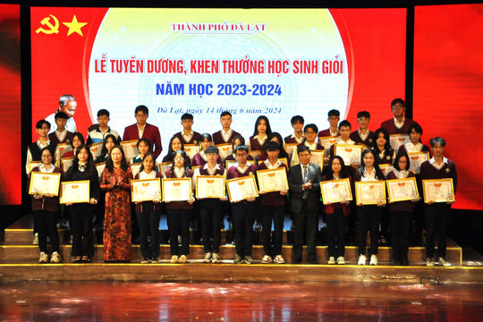 Đà Lạt: Tuyên dương, khen thưởng 452 học sinh giỏi năm học 2023-2024