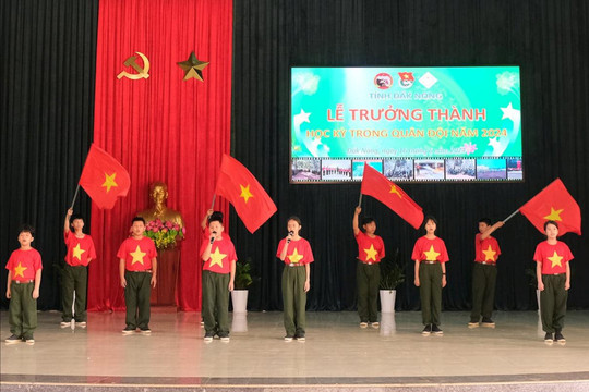 100 "chiến sĩ nhí " hoàn thành "Học kỳ trong quân đội"