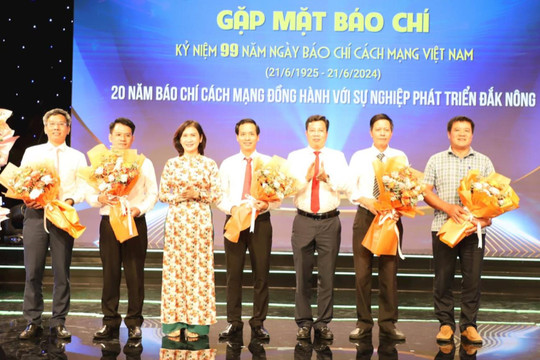 Hình ảnh gặp mặt và trao Giải Báo chí tỉnh Đắk Nông lần thứ VIII năm 2023