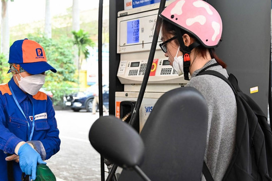 Giá xăng dầu hôm nay 20/6/2024: Giá dầu thế giới tăng do căng thẳng chính trị leo thang.