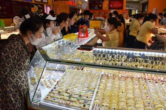 Giá vàng trưa nay 21/6/2024: Giá vàng nhẫn 9999 tăng mạnh nửa triệu đồng. Sắp bằng giá vàng miếng