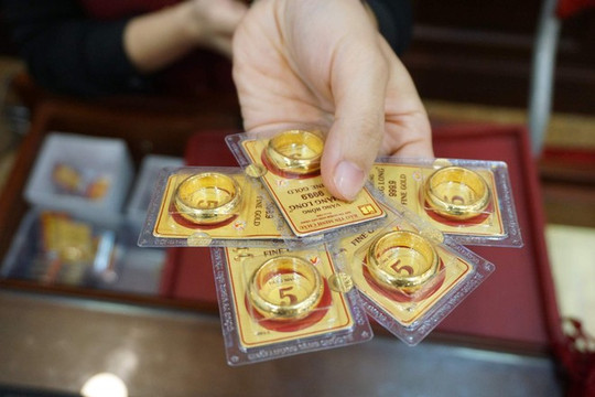 Giá vàng hôm nay 26/6/2024: Giá vàng nhẫn 9999 tăng nhẹ, thế giới đi ngang