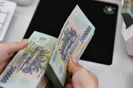 Lãi suất ngân hàng hôm nay 27/6/2024: Lãi suất huy động từ 5%/năm đang áp đảo