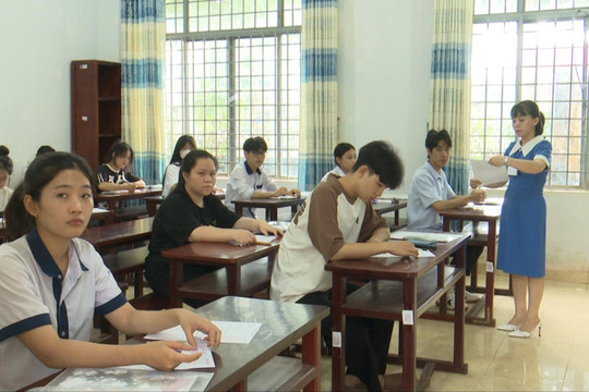 Thí sinh Đắk Nông hoàn thành ngày thi thứ nhất an toàn, đúng quy chế