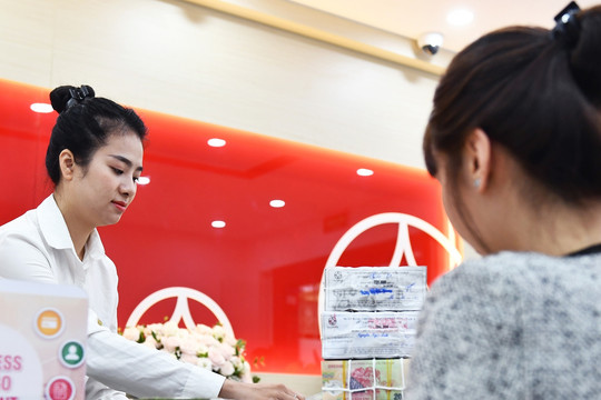 Lãi suất ngân hàng hôm nay 4/7/2024: Lãi suất huy động tăng gần kịch trần
