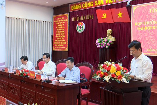 Họp Thường trực Tiểu Ban Văn kiện Đại hội