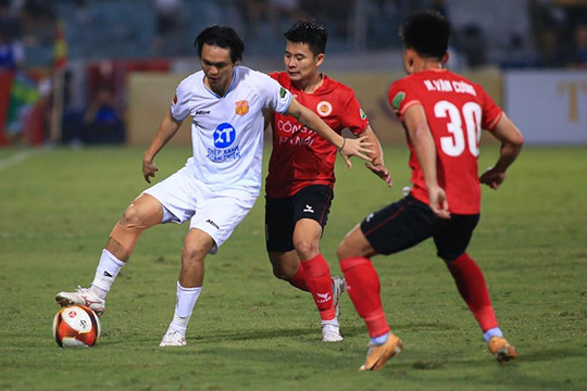 “Out” HAGL, Tuấn Anh ký 3 năm với nhà vô địch V-League Nam Định