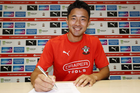 Southampton tậu hậu vệ Sugawara từ AZ Alkmaar giá 6 triệu bảng