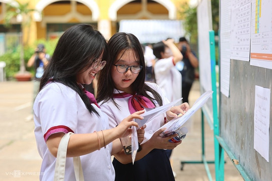 Top 100 thí sinh điểm cao nhất tổ hợp A01 năm 2024