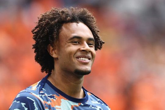 Joshua Zirkzee tiết lộ hành trình đến MU