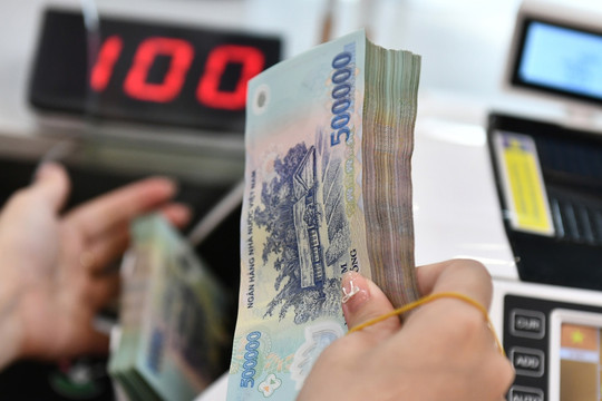 Lãi suất ngân hàng hôm nay 19/7/2024: Nhà băng tăng lãi suất lên đến 0,7%/năm