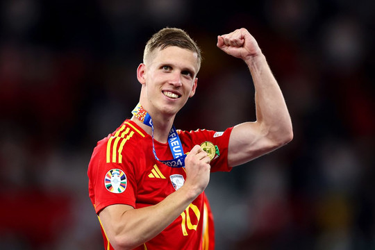 Barca sẵn sàng giải phóng siêu tiền vệ Dani Olmo
