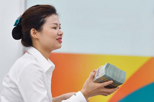 Lãi suất ngân hàng hôm nay 24/7/2024: Nhà băng liên tục tăng lãi suất