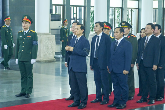 Đoàn đại biểu tỉnh Lâm Đồng viếng Tổng Bí thư Nguyễn Phú Trọng