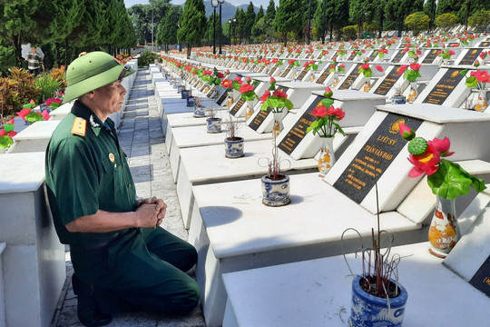 KỶ NIỆM 77 NĂM NGÀY THƯƠNG BINH - LIỆT SĨ (27/7/1947 - 27/7/2024): Trong chiều nghĩa trang