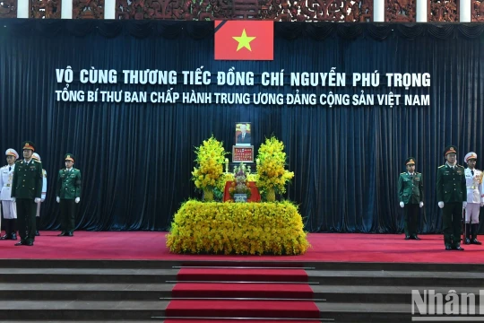 Hàng nghìn đoàn của lãnh đạo các cấp và nhân dân cả nước, kiều bào và bạn bè quốc tế viếng Tổng Bí thư