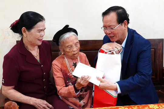 Cả năm là ... tháng Bảy