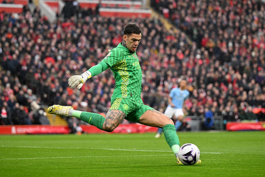 Chuyển nhượng sáng 28/7: Ederson xác nhận ở lại Man City, Man Utd theo đuổi cựu sao Liverpool