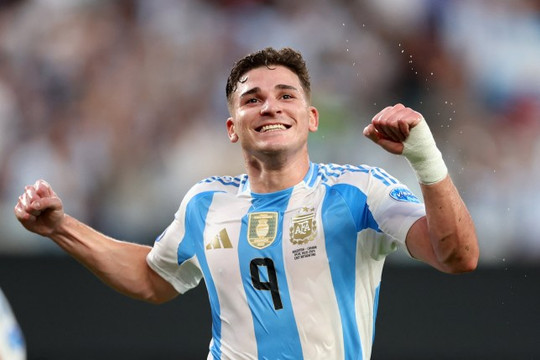 Chuyển nhượng tối 29/7: Arsenal tiến gần Julian Alvarez, Al Nassr chi 100 triệu euro đón Raphinha