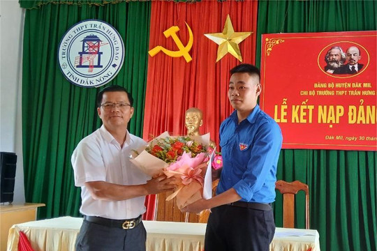 Đắk Nông tạo nguồn, phát triển Đảng trong học sinh